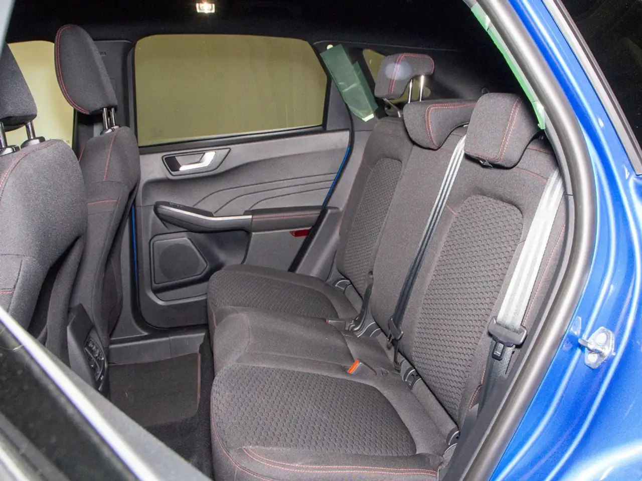 Ford Kuga 2.5 PHEV ST-LINE AUTO 243CV 5P — معرض صور السيارة 19