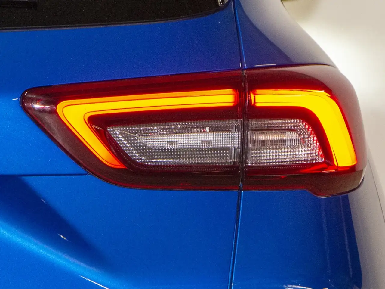 Ford Kuga 2.5 PHEV ST-LINE AUTO 243CV 5P — معرض صور السيارة 9