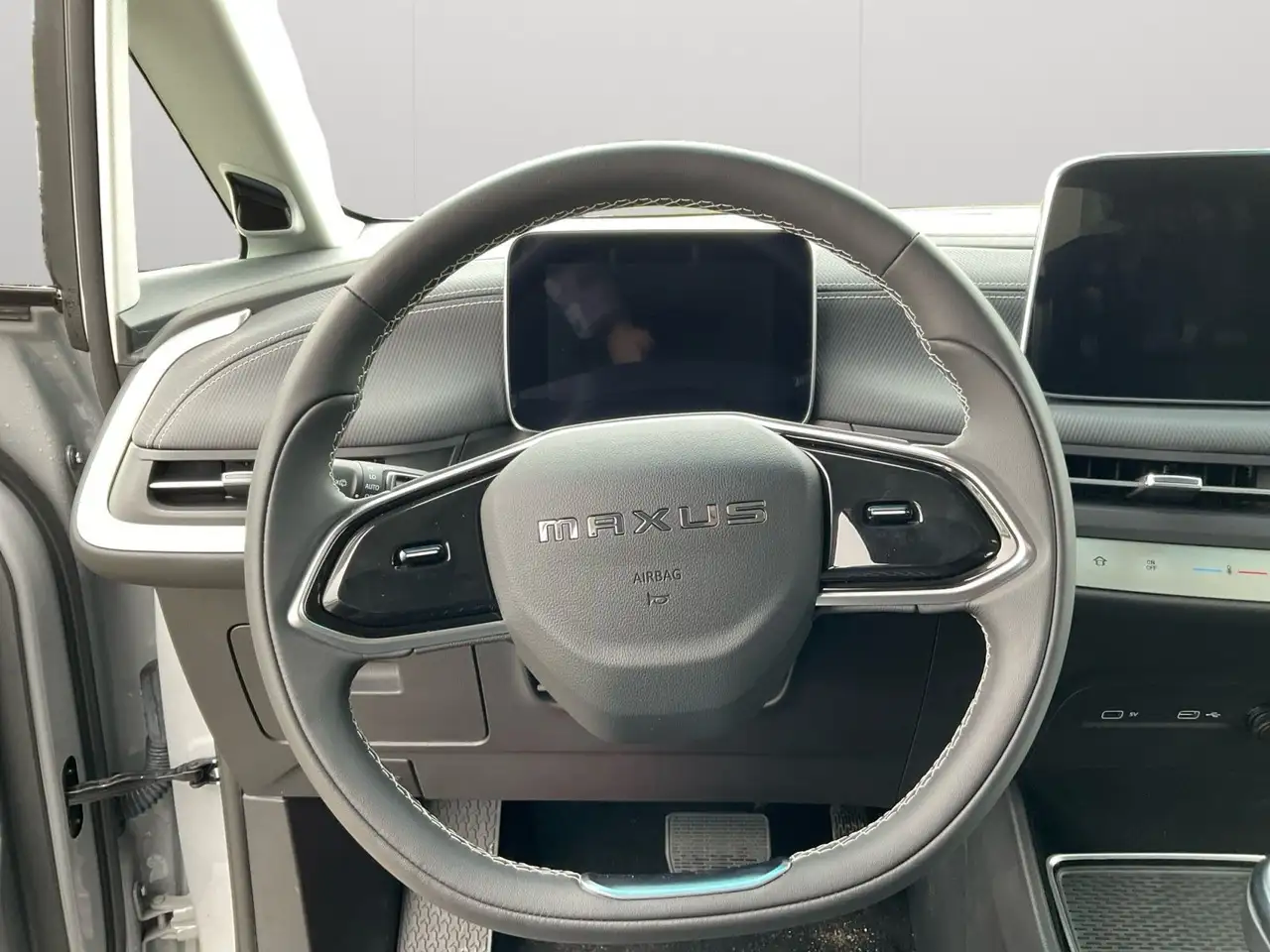 Maxus Mifa 9 MIFA 9 Elite Luxury — Vehicle gallery 13