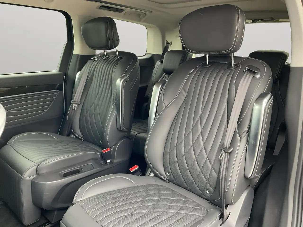 Maxus Mifa 9 MIFA 9 Elite Luxury — Vehicle gallery 14