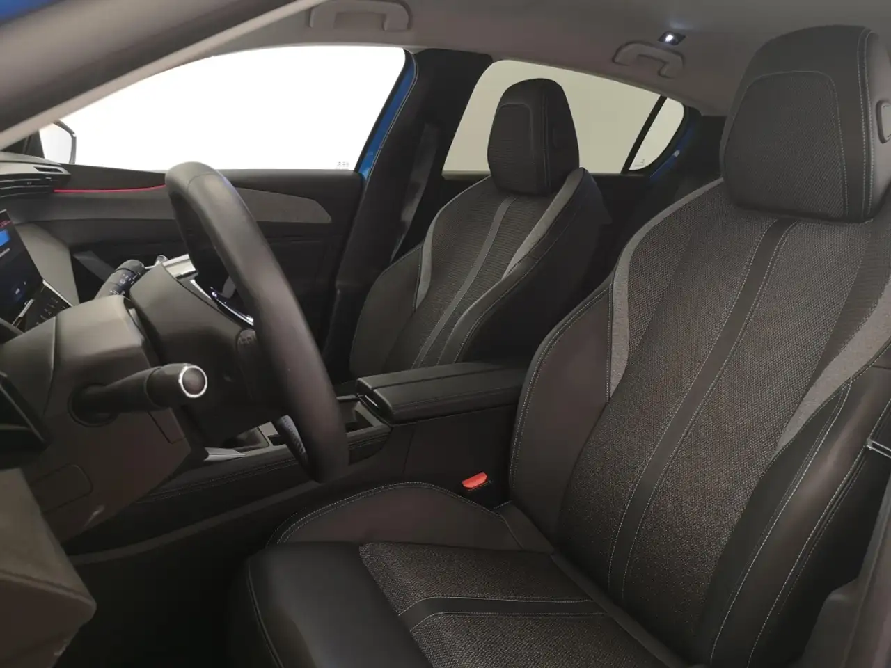 Peugeot 308 1.2 PURETECH 130 ALLURE GPS LL17 RADAR AR+CAM — Galería del vehículo 11