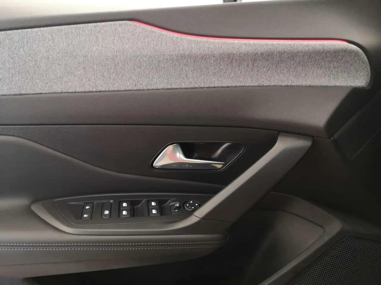 Peugeot 308 1.2 PURETECH 130 ALLURE GPS LL17 RADAR AR+CAM — Galería del vehículo 26