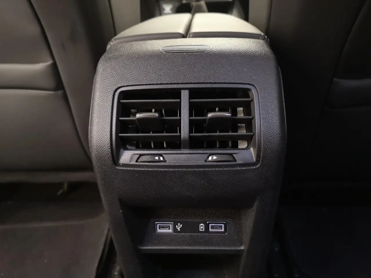 Peugeot 308 1.2 PURETECH 130 ALLURE GPS LL17 RADAR AR+CAM — Galería del vehículo 27