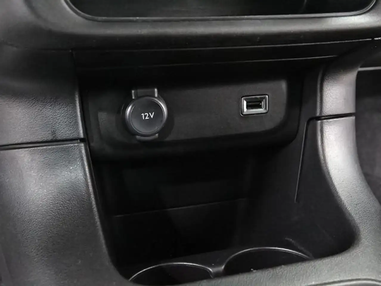 Citroen C3 PureTech 60KW (83CV) Plus — معرض صور السيارة 28