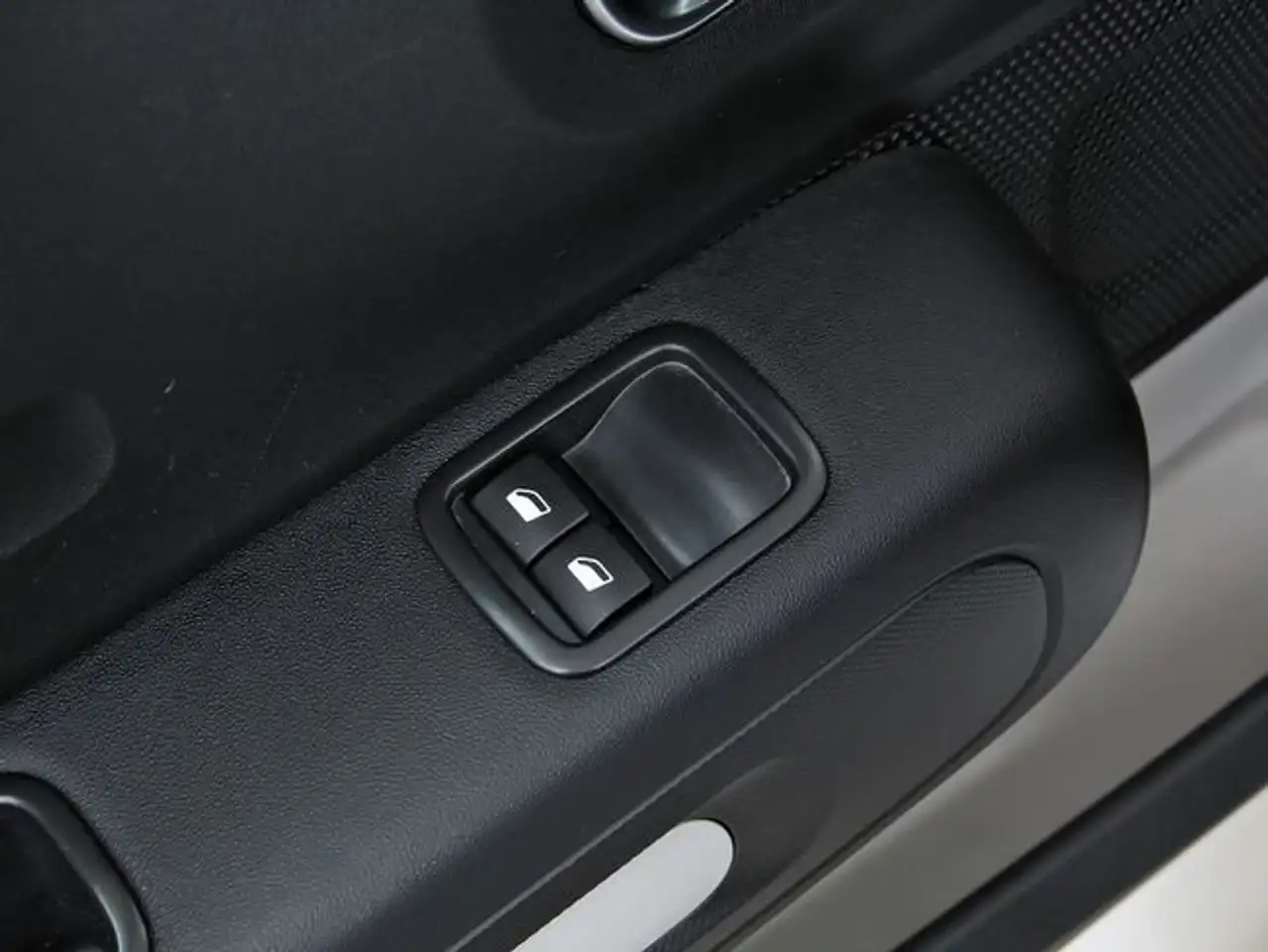 Citroen C3 PureTech 60KW (83CV) Plus — معرض صور السيارة 13