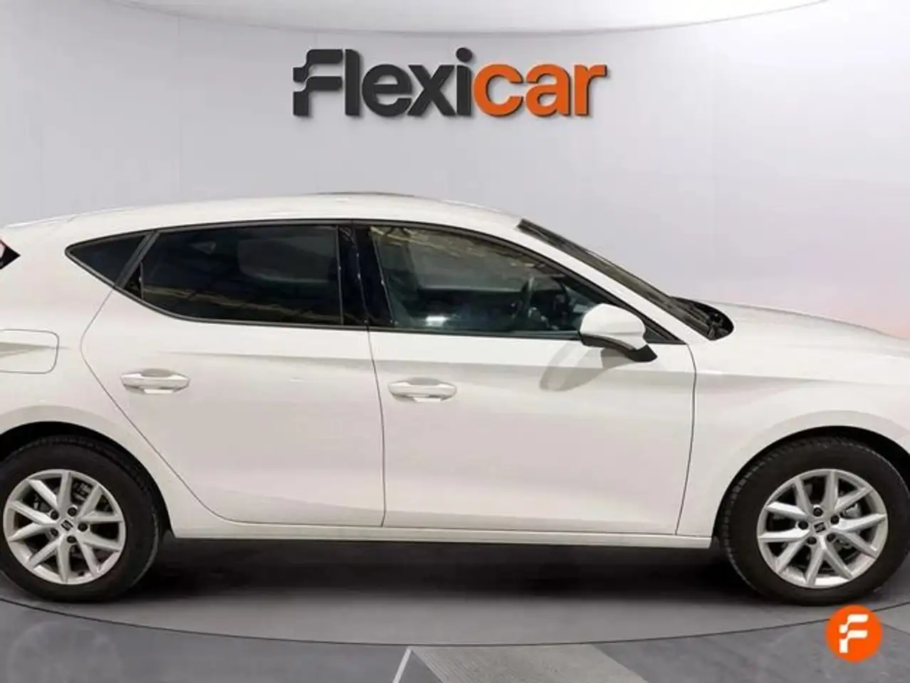 SEAT Leon 1.0 TSI S&S Style XS 110 — معرض صور السيارة 2