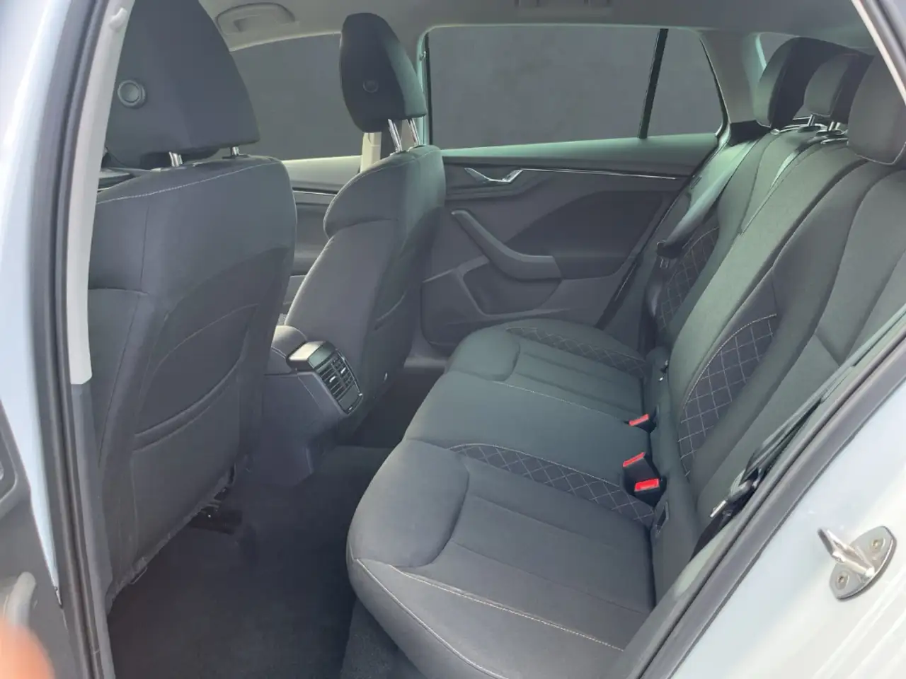 Skoda Scala Selection 1.0 TSI+Alufelgen+Klimaautomatik+Sitzhei — معرض صور السيارة 6