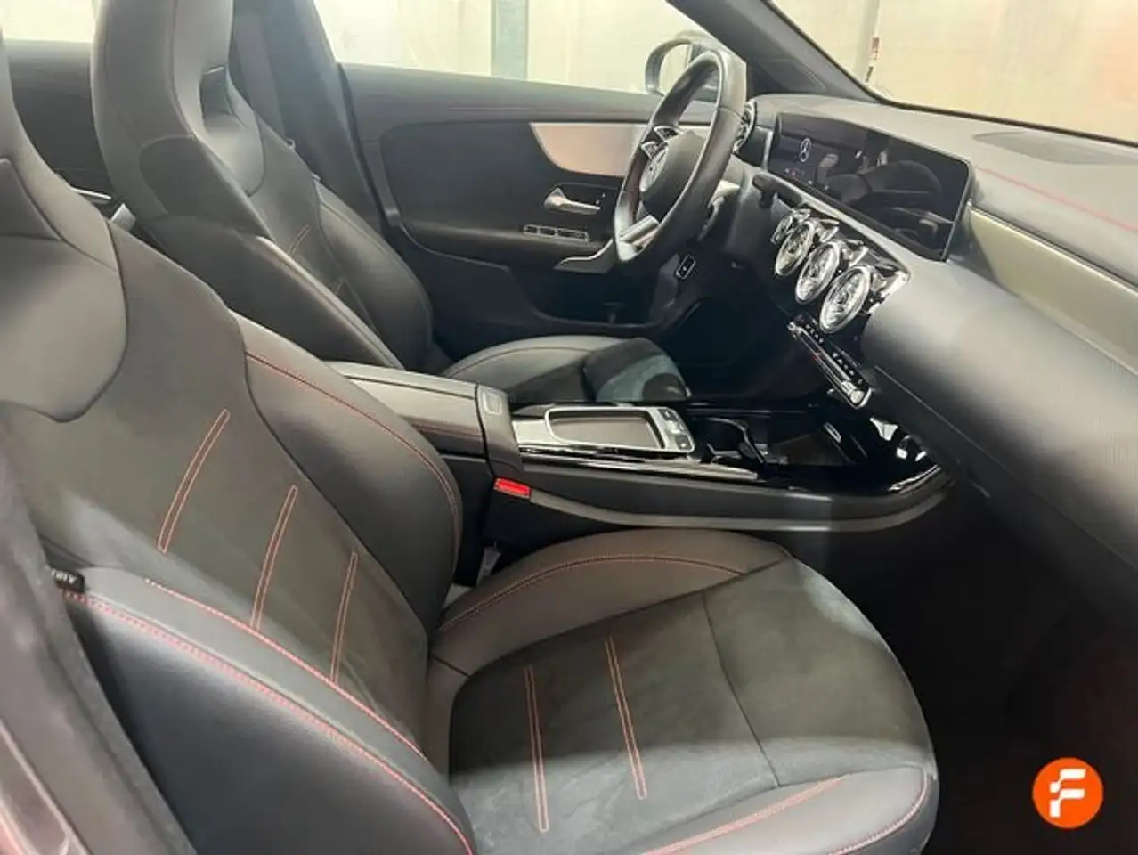 Mercedes-Benz CLA 200 — Galerie du véhicule 22