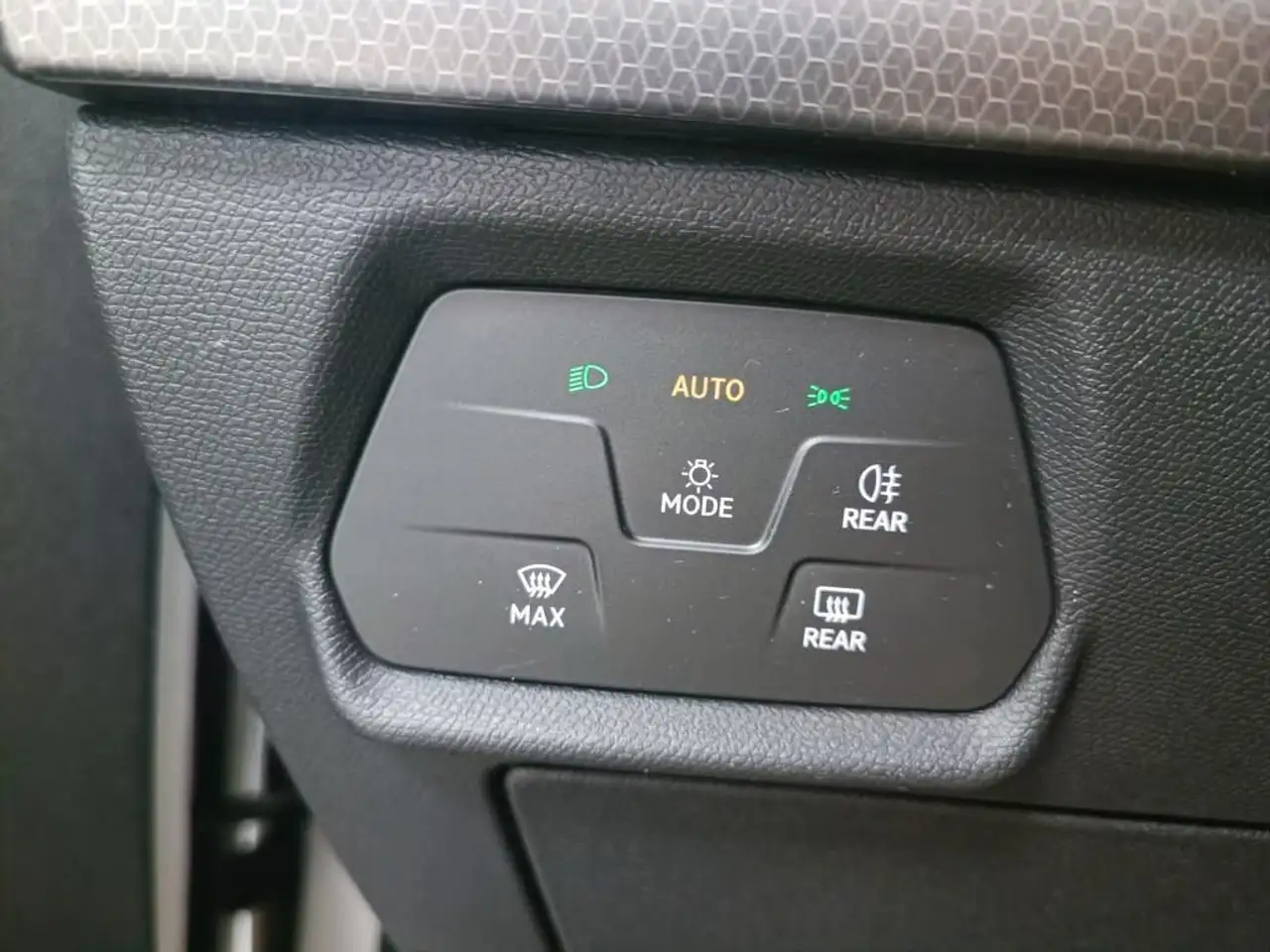 SEAT Leon 1.0 TSI S&S Style XS 110 — Galería del vehículo 10