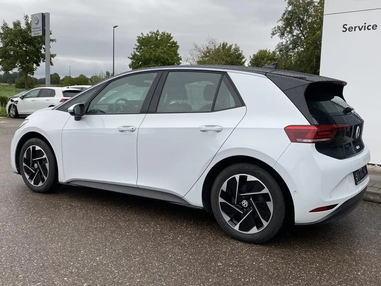 Volkswagen ID.3 Pro FACELIFT ASSISTENZPAKET+APP-CONNECT+KAM — معرض صور السيارة 4