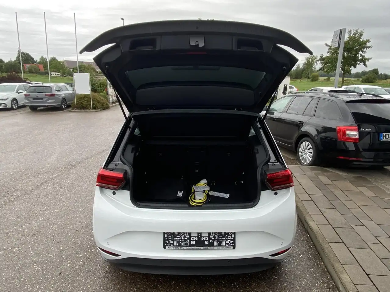 Volkswagen ID.3 Pro FACELIFT ASSISTENZPAKET+APP-CONNECT+KAM — معرض صور السيارة 17