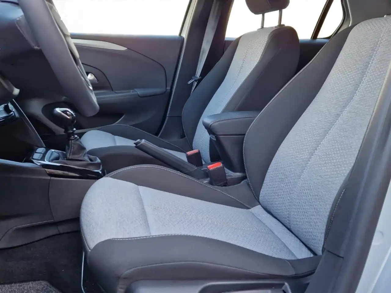 Opel Corsa F 1.2 Turbo Apple CarPlay Android Auto Klimaautom — Vehicle gallery 9
