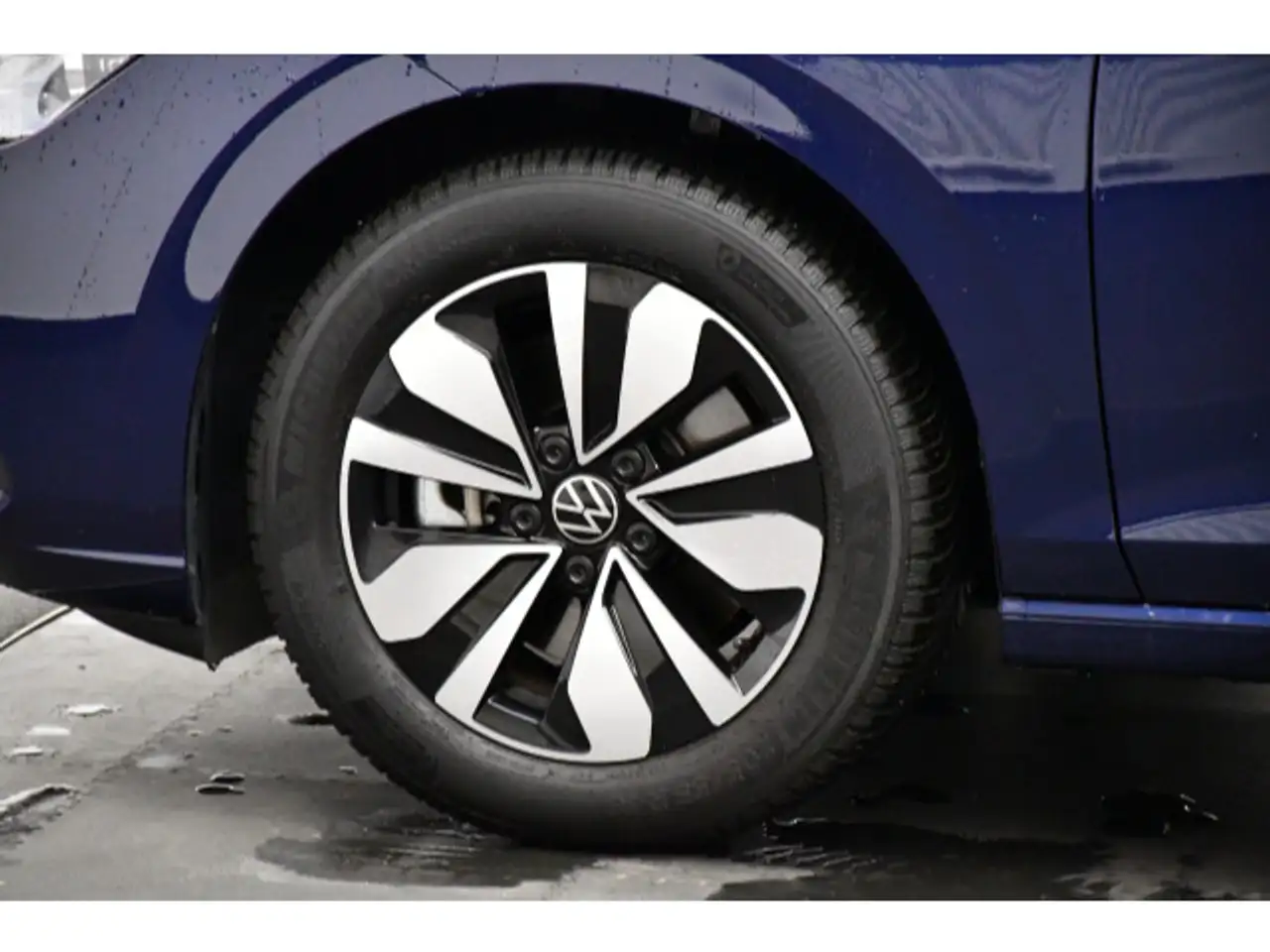 Volkswagen Golf 8 VIII Variant 1.5 eTSI DSG Move Pano/AHK/M — Vehicle gallery 14