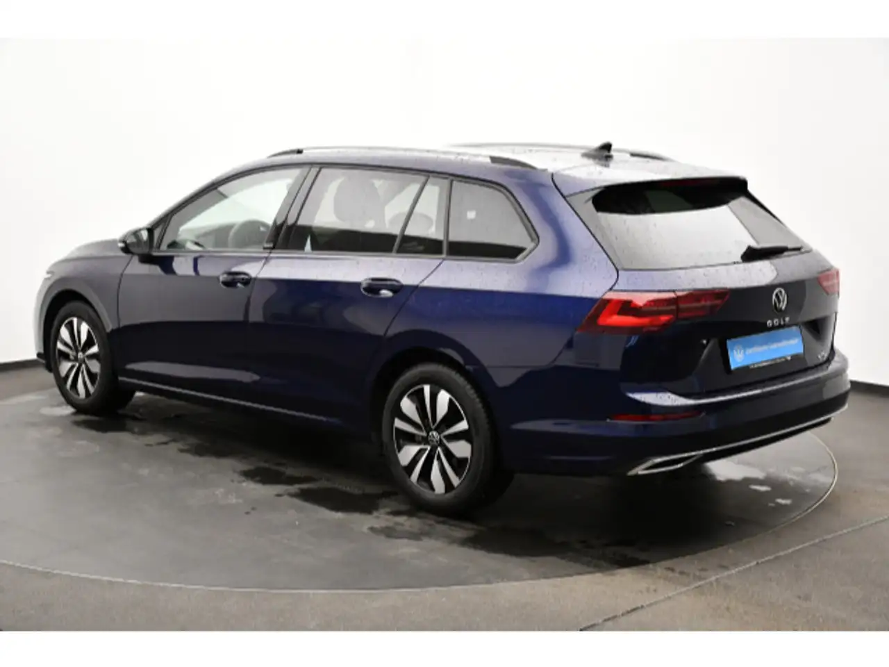 Volkswagen Golf 8 VIII Variant 1.5 eTSI DSG Move Pano/AHK/M — Vehicle gallery 16