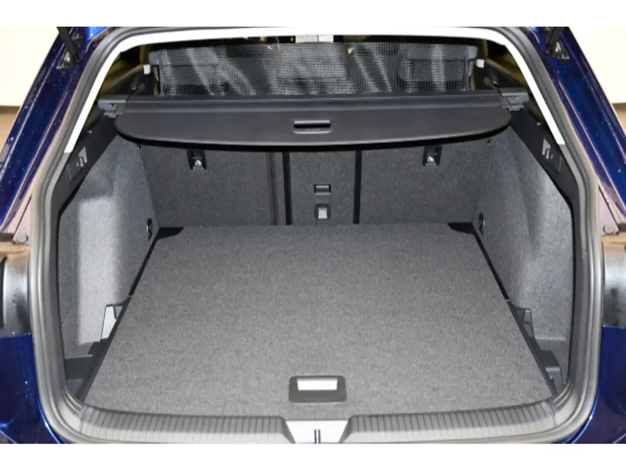 Volkswagen Golf 8 VIII Variant 1.5 eTSI DSG Move Pano/AHK/M — Vehicle gallery 11