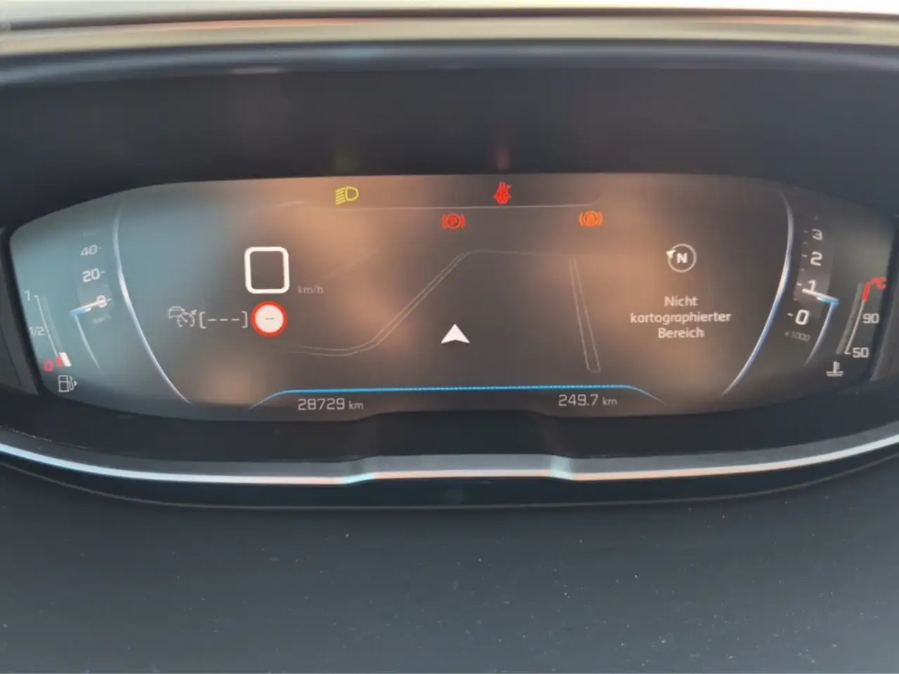 Peugeot 5008 Allure Pack PureTech 130 7-Sitzer Navi Digitales C — معرض صور السيارة 15