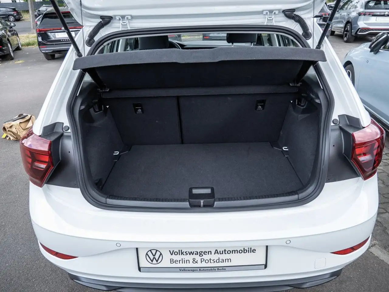 Volkswagen Polo 1.0 TSI DSG Life Klima Navi LED PDC — Galerie du véhicule 21