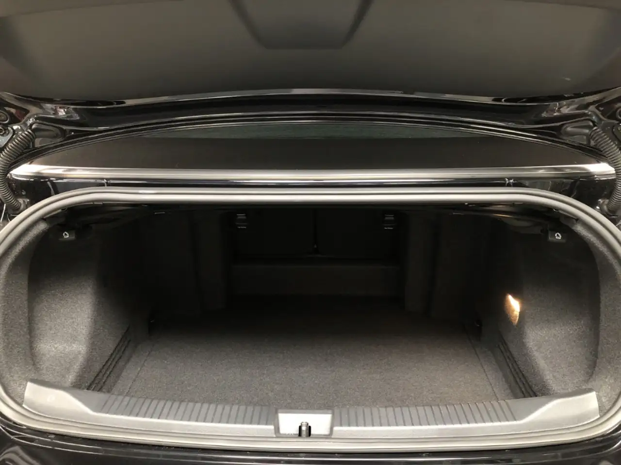 Volkswagen T-Roc Cabriolet Style 1.0 TSI Navi Digitales Cockpit LED — Galerie du véhicule 11