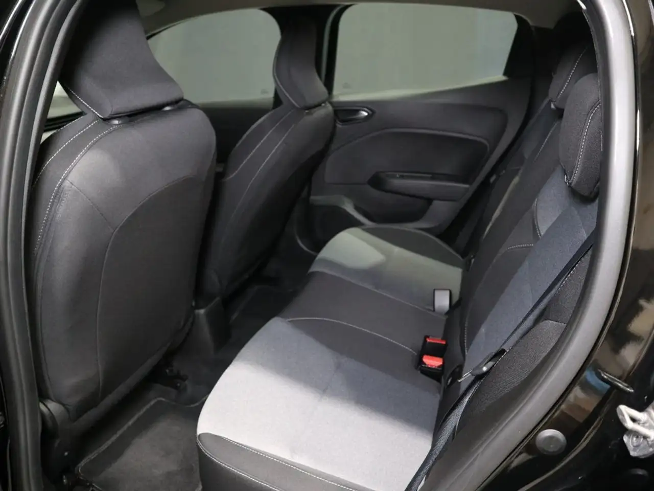 Renault Clio E-TECH Full Hybrid Evolution 105kW — Galerie du véhicule 17