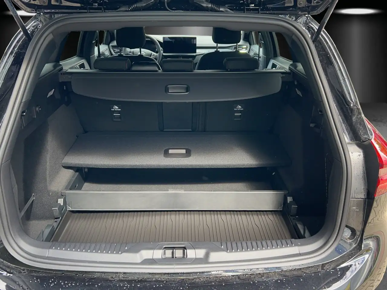 Ford Focus 1.0 ST-Line X Aut./LED/ACC/KAMERA/HUD/NAVI — Galería del vehículo 13