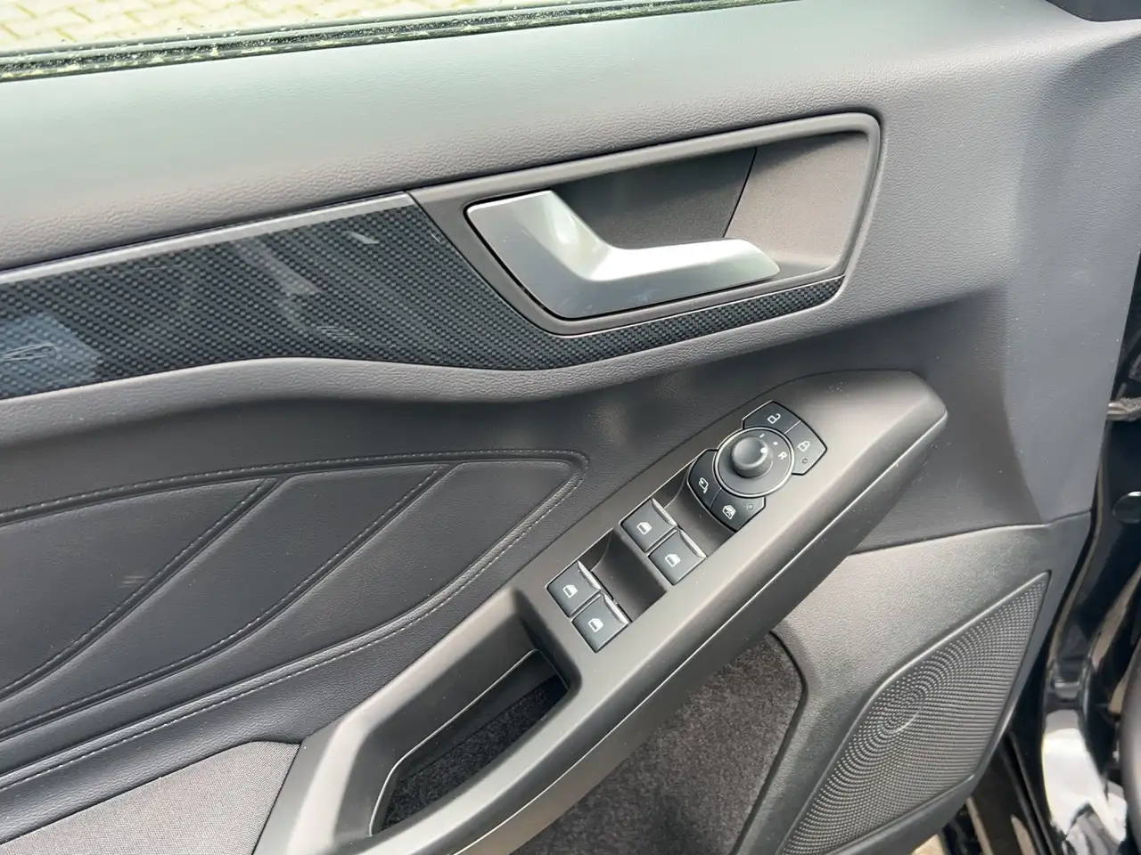 Ford Focus 1.0 ST-Line X Aut./LED/ACC/KAMERA/HUD/NAVI — Galería del vehículo 7