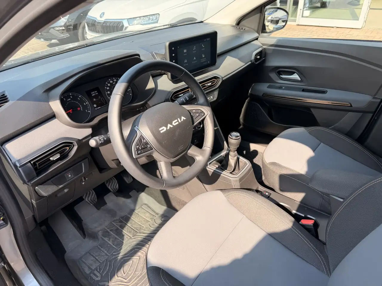 Dacia Jogger Jogger TCe 110 Extreme+ 7-Sitzer *AHK *Navi *To... — Galería del vehículo 10