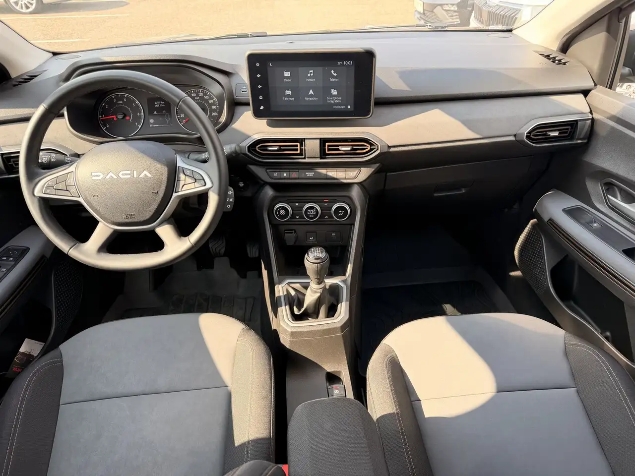 Dacia Jogger Jogger TCe 110 Extreme+ 7-Sitzer *AHK *Navi *To... — Galería del vehículo 14