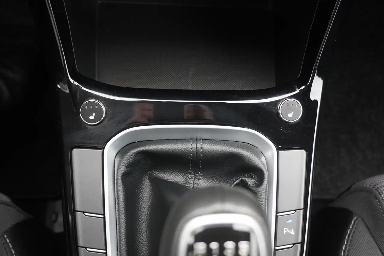 Hyundai i30 Kombi 1.0 T-GDI LED Navi Kamera — Vehicle gallery 26