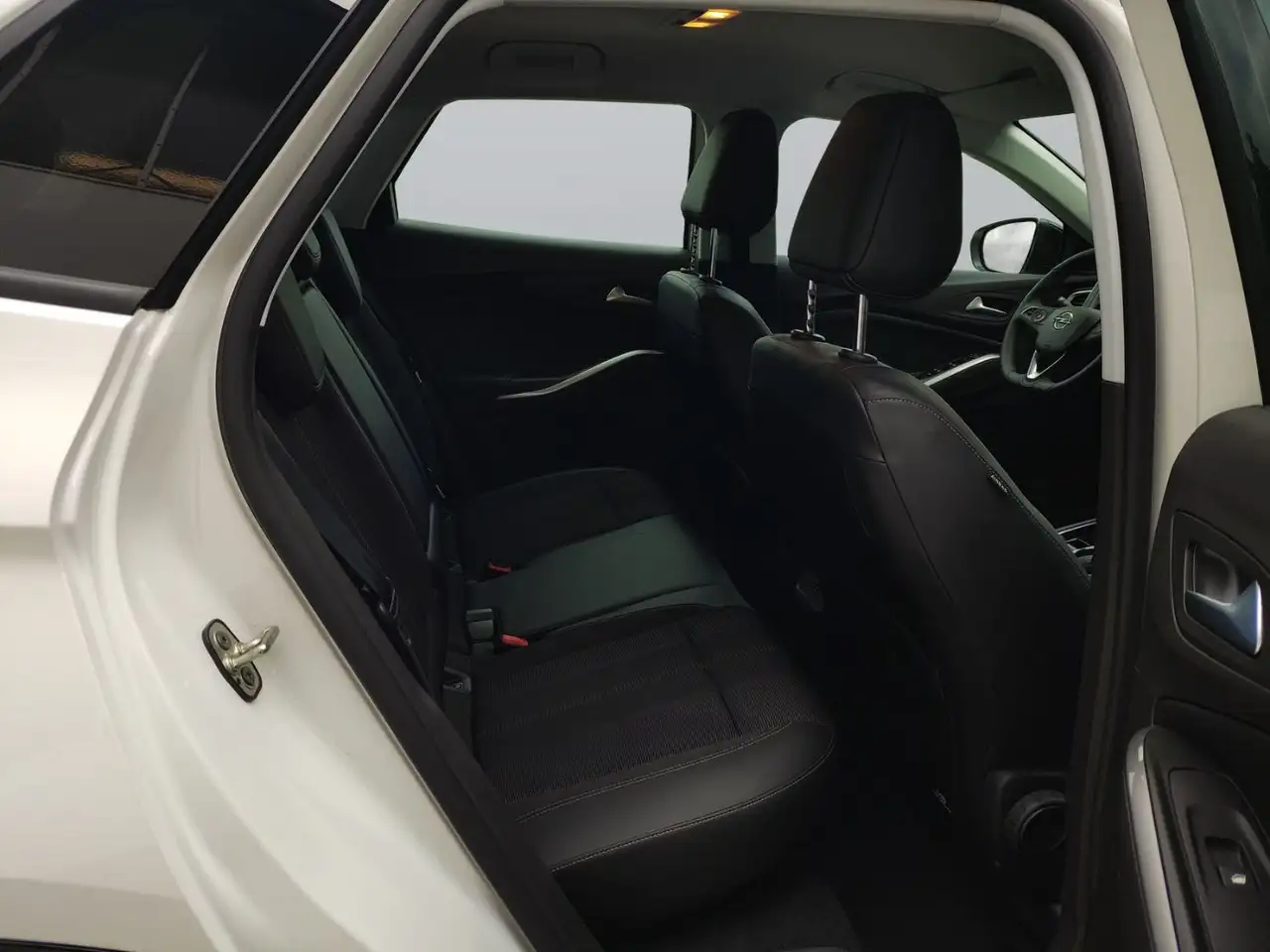 Opel Grandland 1.2 Turbo GS AHK+LED+SHZ+Winterp.+Kam. — Galería del vehículo 13
