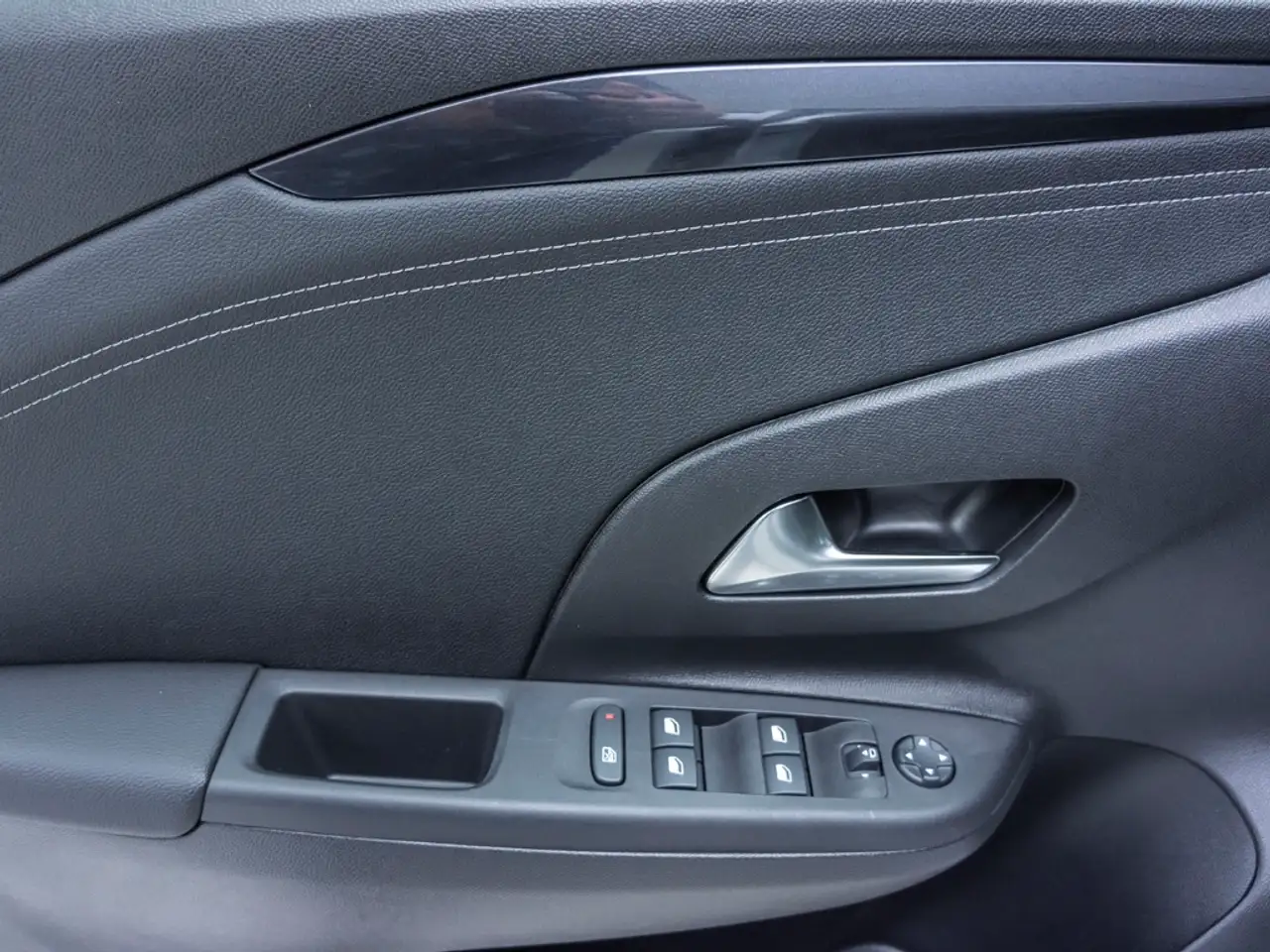 Opel Corsa F GS Allwetter Carplay PDC LED Kamera (76) — Galería del vehículo 30