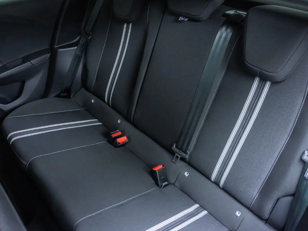 Opel Corsa F GS Allwetter Carplay PDC LED Kamera (76) — Galería del vehículo 21
