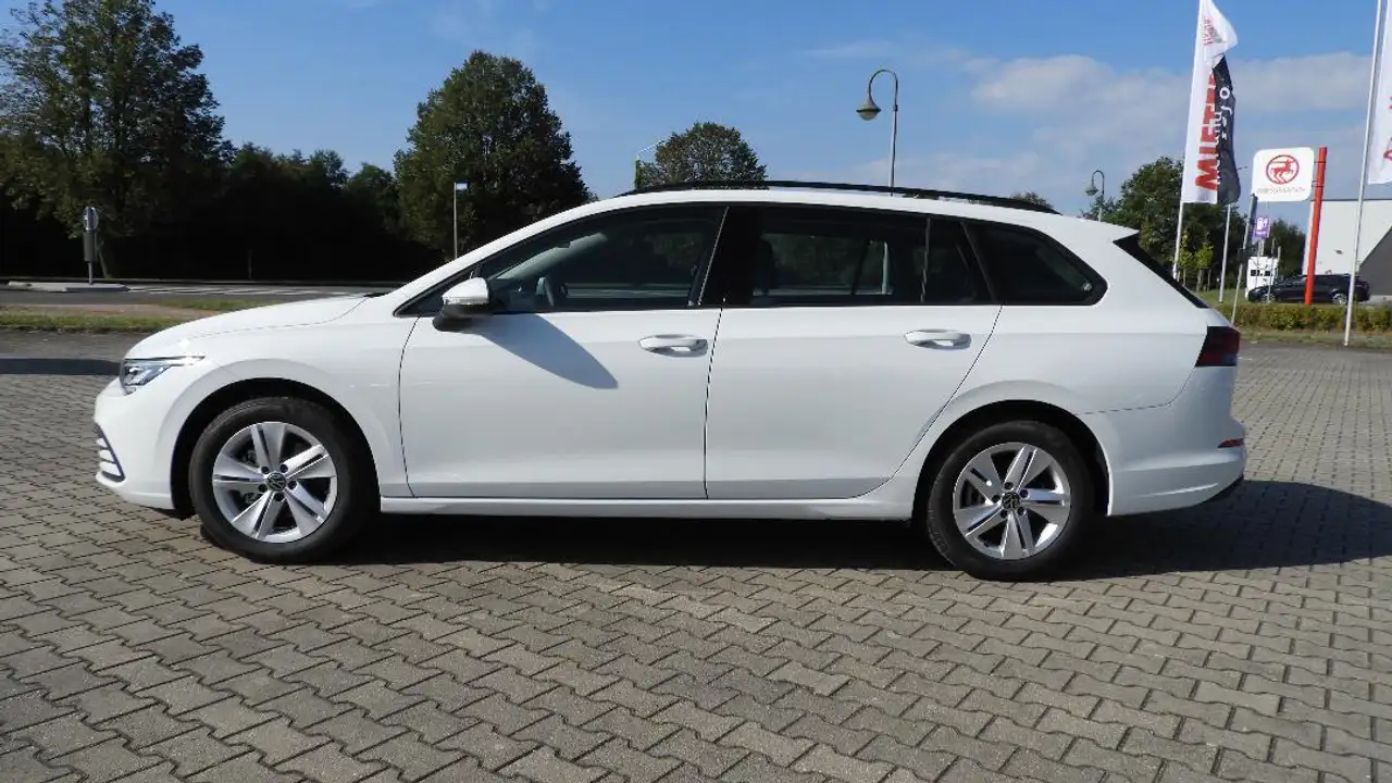 Volkswagen Golf Variant Life VIII 1.5 eTSI — Vehicle gallery 2