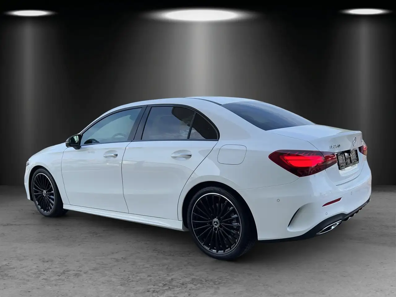 Mercedes-Benz A 250 4M Lim AMG Totwinkel DISTRO Memory NIGHT — Vehicle gallery 3