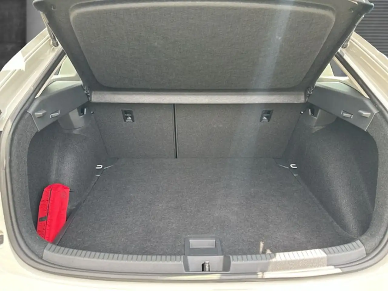 Volkswagen Taigo Life 1.0 TSI*LED*APP CONNECT*SHZ* — معرض صور السيارة 7
