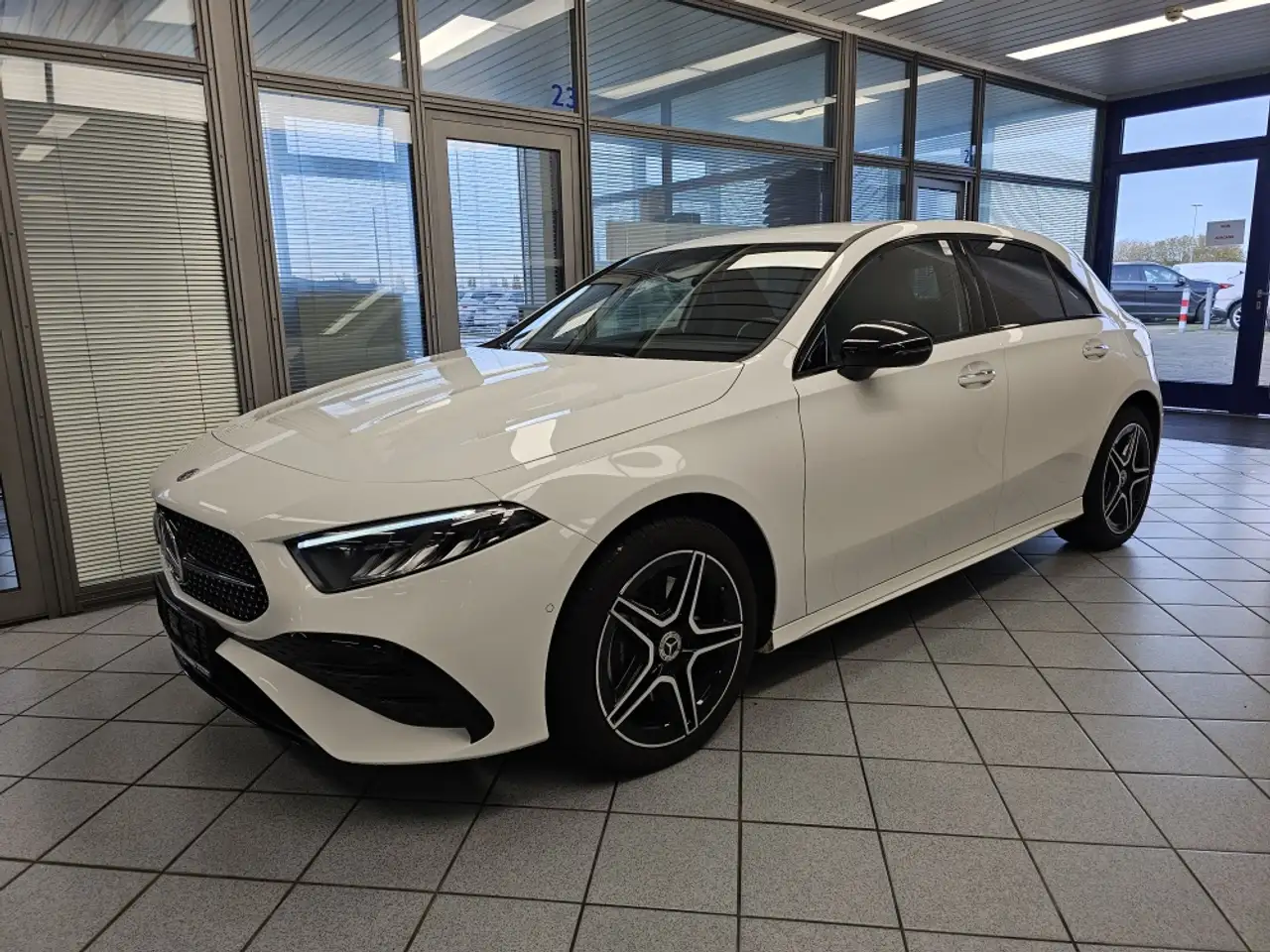 Mercedes-Benz A 250 AMG Advanced Plus Navi,High-LED,Kamera — Vehicle gallery 2