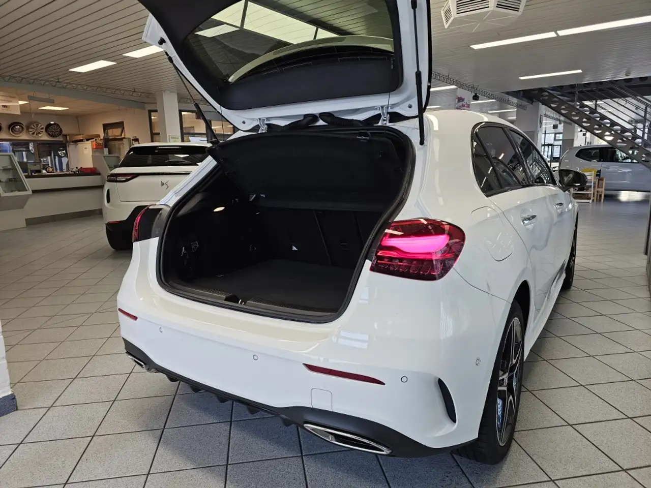 Mercedes-Benz A 250 AMG Advanced Plus Navi,High-LED,Kamera — Vehicle gallery 3