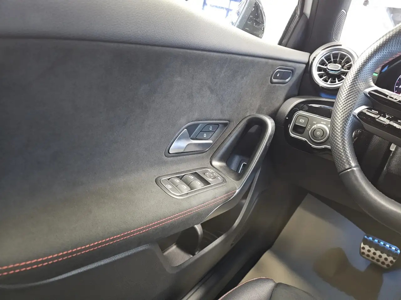 Mercedes-Benz A 250 AMG Advanced Plus Navi,High-LED,Kamera — Vehicle gallery 31