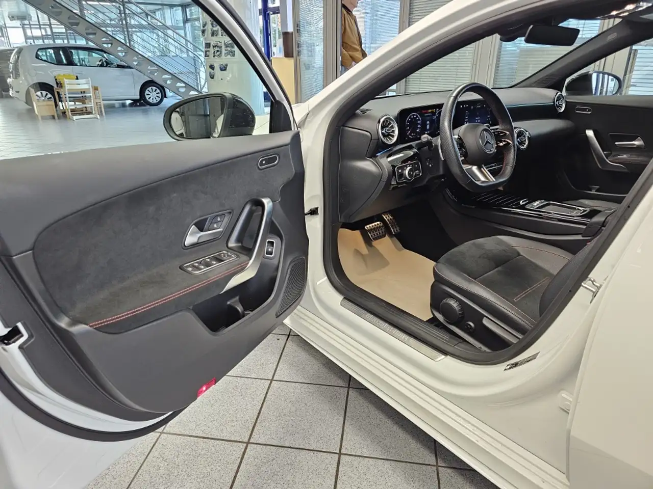 Mercedes-Benz A 250 AMG Advanced Plus Navi,High-LED,Kamera — Vehicle gallery 36