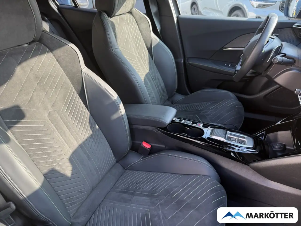 Peugeot 2008 GT SHZ/360CAM/NAVI/PDC/TEMP/CARPY/LED — معرض صور السيارة 12