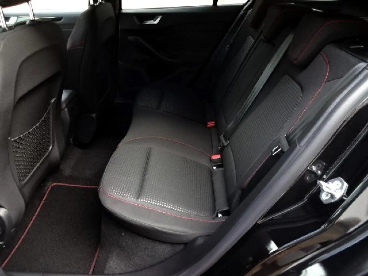 Ford Focus ST-Line X HYBRID AUTOMATIK SYNC4+LED+iACC+WINTERP. — معرض صور السيارة 10