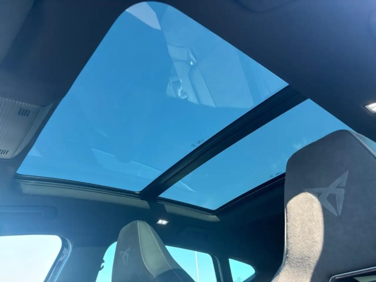 CUPRA Formentor VZ Tribe Edition Akra Pano 360° Beats — Galería del vehículo 18