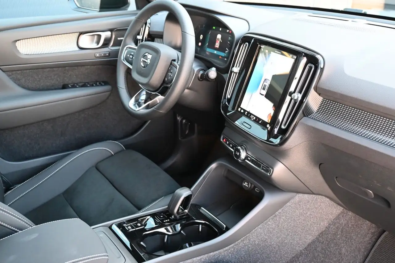 Volvo XC40 B4 DKG Ultra Dark*FSHZG*PANO*360°*ACC — معرض صور السيارة 13