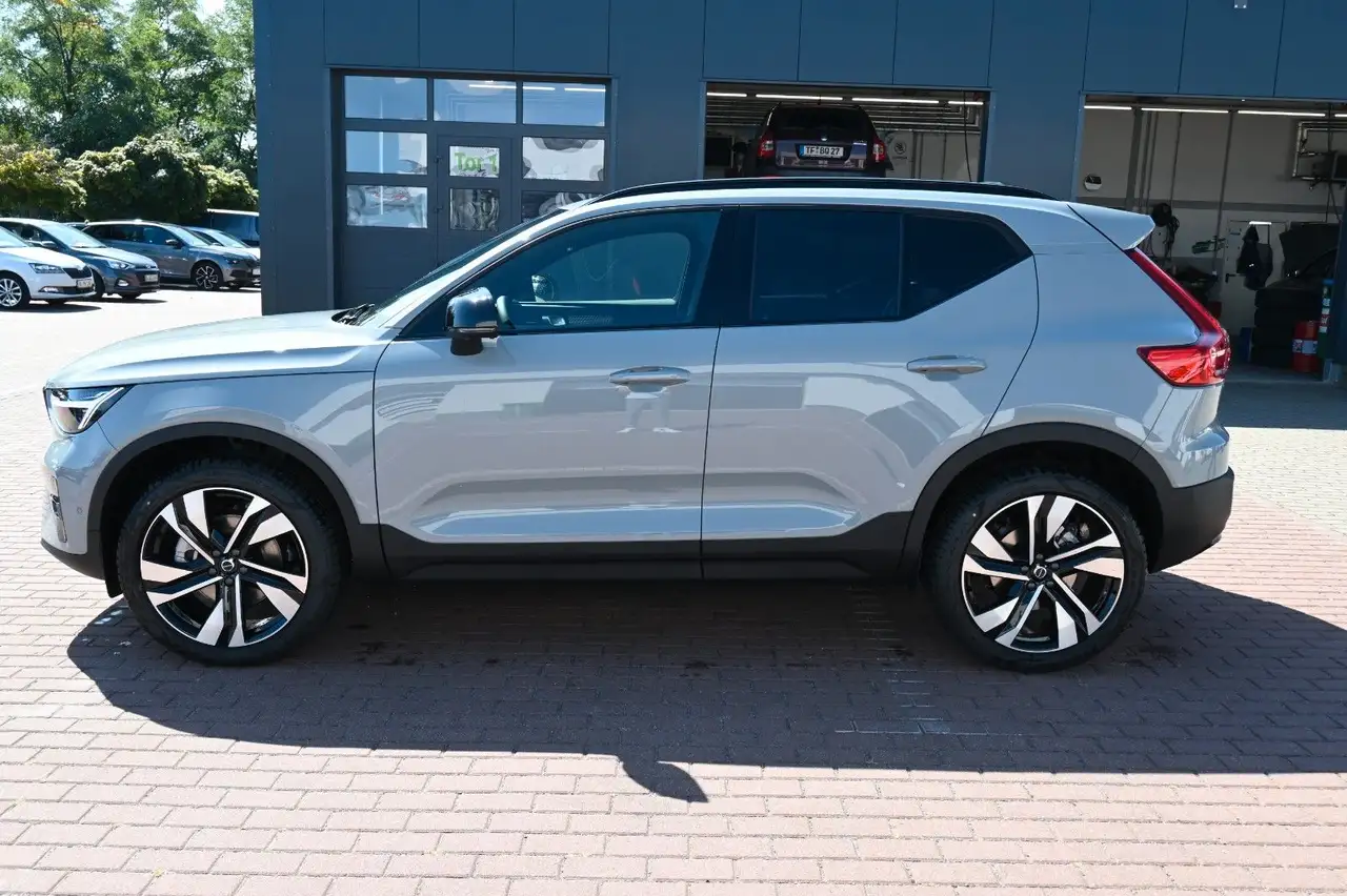 Volvo XC40 B4 DKG Ultra Dark*FSHZG*PANO*360°*ACC — معرض صور السيارة 2