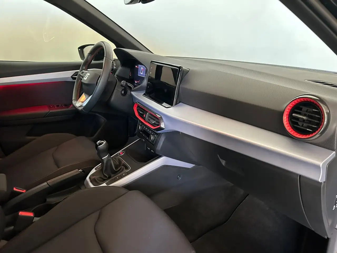 SEAT Arona 1.0 TSI S&S FR XM 115 — معرض صور السيارة 4