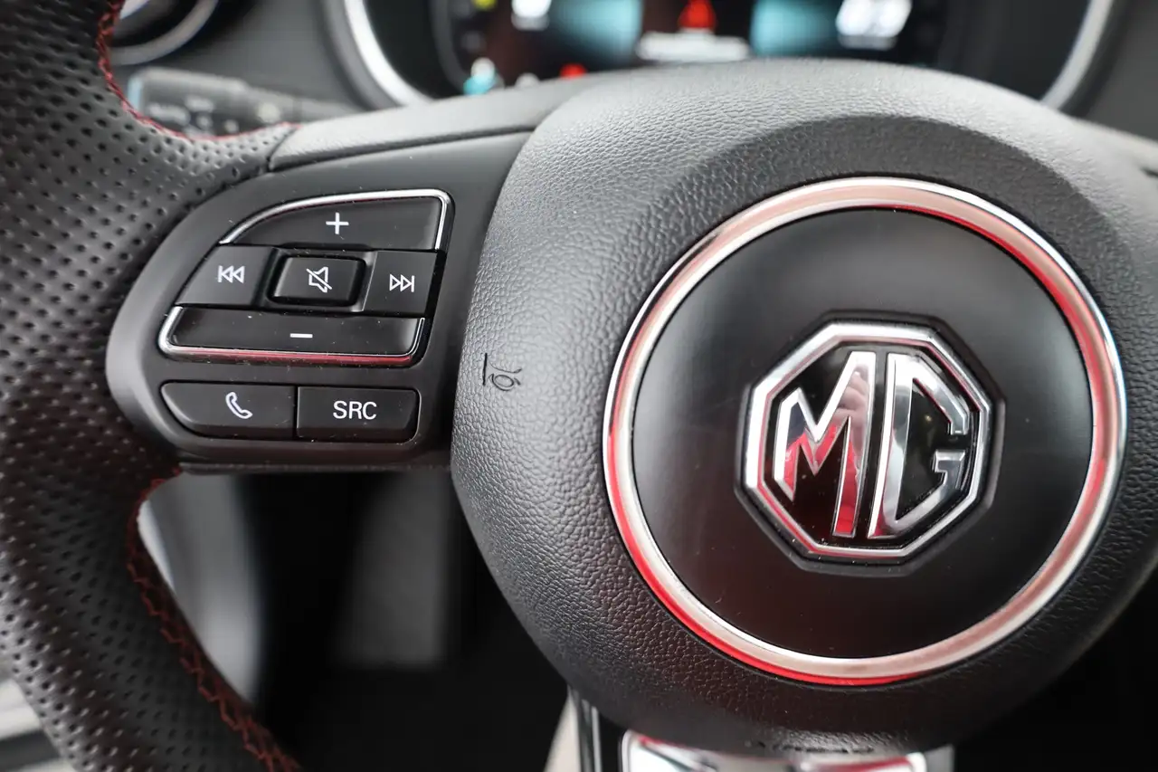 MG HS 1.5 T-GDI Luxury Aut. LED ACC Navi 360° Pano — Galería del vehículo 16