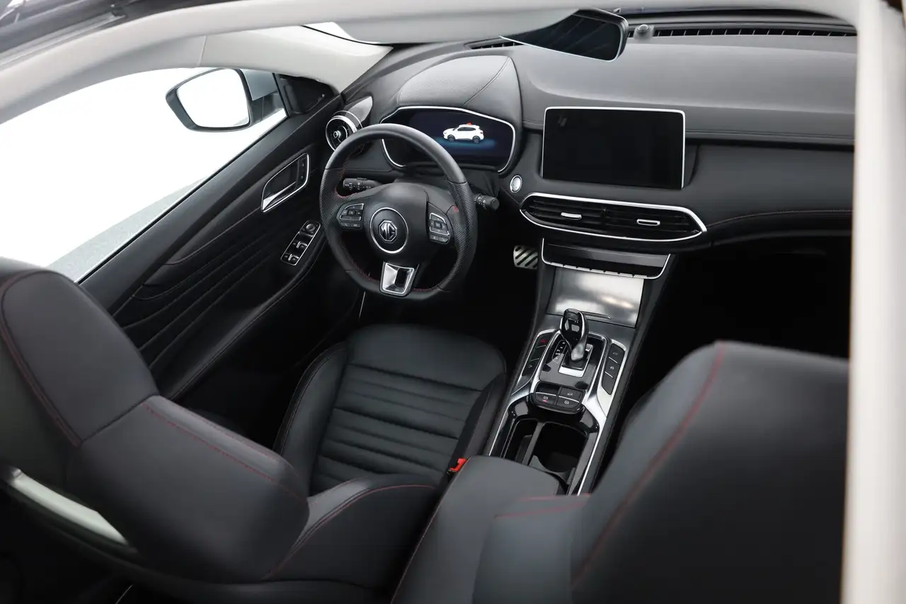 MG HS 1.5 T-GDI Luxury Aut. LED ACC Navi 360° Pano — Galería del vehículo 27