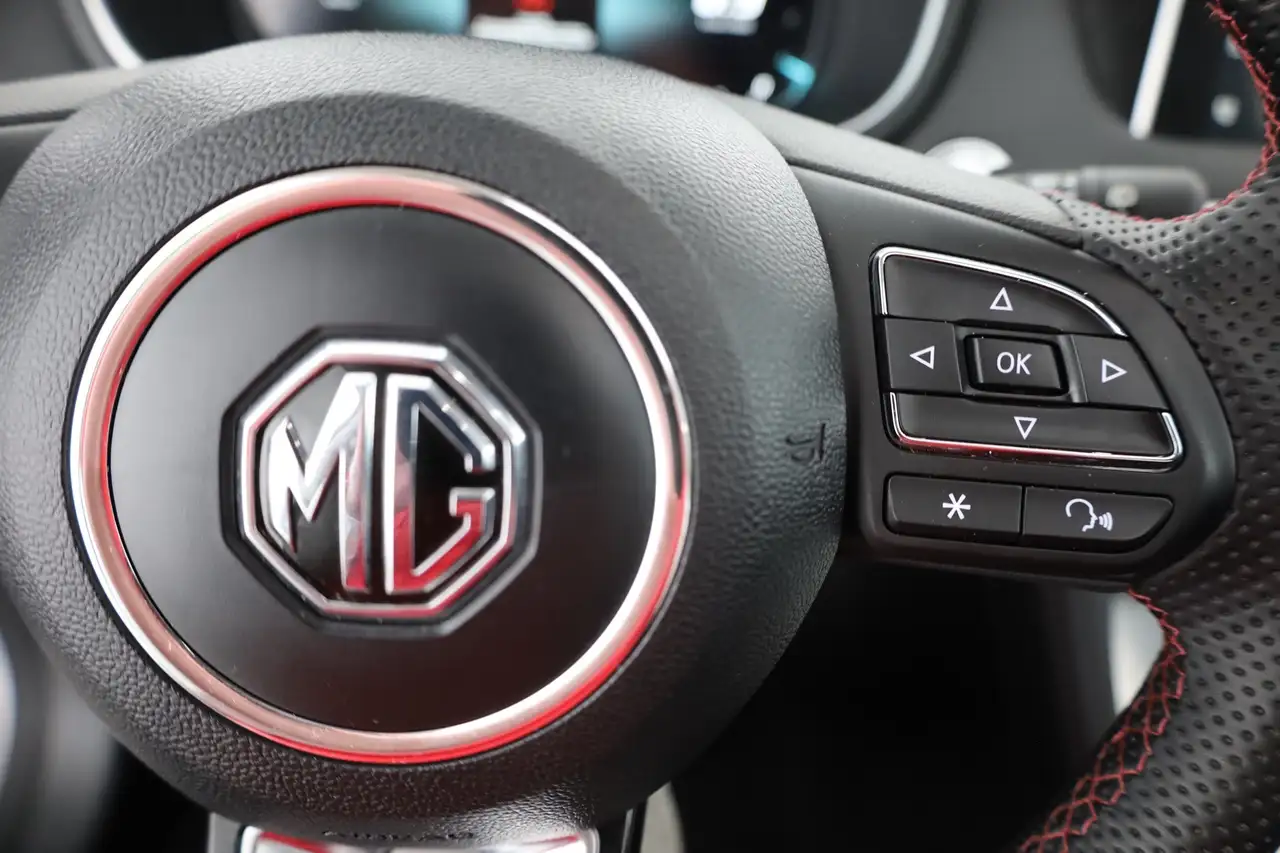 MG HS 1.5 T-GDI Luxury Aut. LED ACC Navi 360° Pano — Galería del vehículo 17