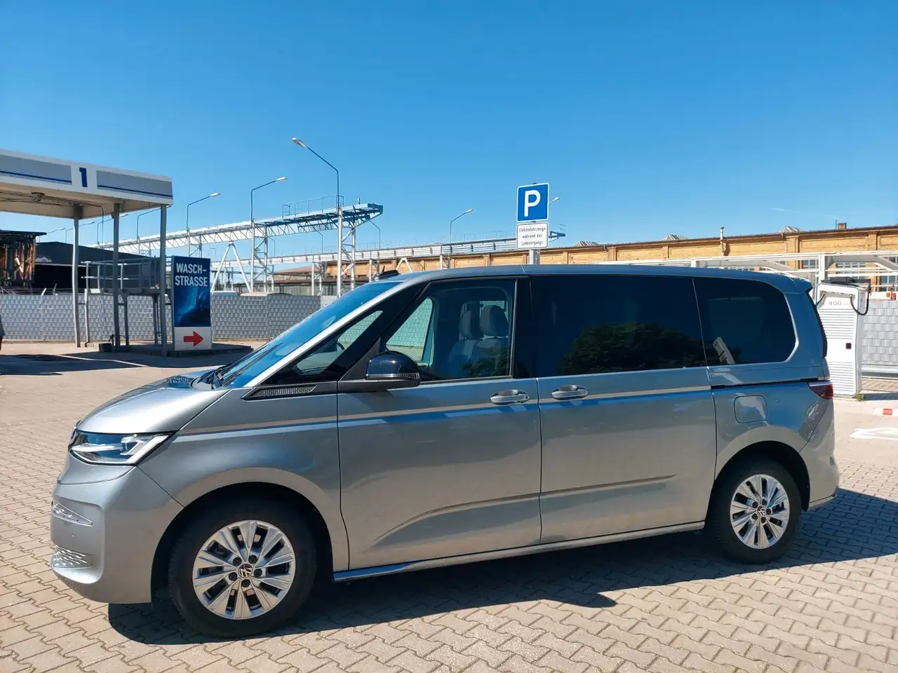 Volkswagen T7 Multivan T7 DSG Panorama Radar Navi DAB Cam — Galería del vehículo 26