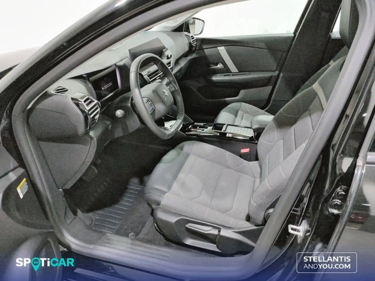 Citroen C4 ë- eléctrico 115kW 54kWh Plus — Vehicle gallery 9