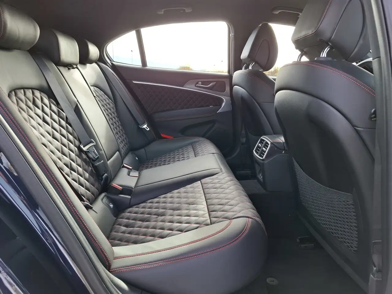 Genesis G70 GX8 Shooting Brake 2.0T AWD Sport — معرض صور السيارة 14